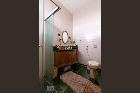 Casa à venda com 350m², 4 quartos e 4 vagasBanheiro da suíte