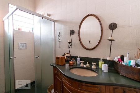 Casa à venda com 350m², 4 quartos e 4 vagasBanheiro da suíte