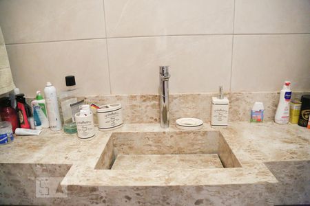 Casa de condomínio à venda com 135m², 2 quartos e 1 vagaBanheiro da Suíte 2