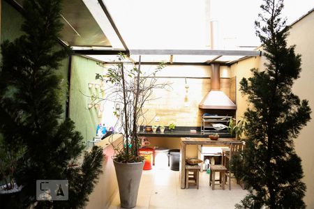 Casa de condomínio à venda com 135m², 2 quartos e 1 vagaQuintal