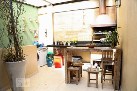 Casa de condomínio à venda com 135m², 2 quartos e 1 vagaQuintal