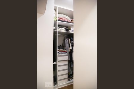 Casa de condomínio à venda com 135m², 2 quartos e 1 vagaCloset da suíte 2