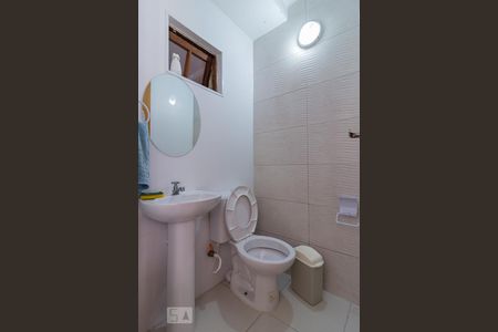 Casa à venda com 250m², 3 quartos e 6 vagasBanheiro de serviço