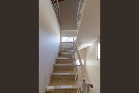 Casa à venda com 250m², 3 quartos e 6 vagasEscada