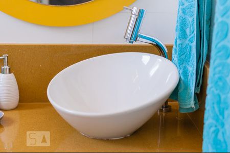 Casa à venda com 250m², 3 quartos e 6 vagasBanheiro - Torneira