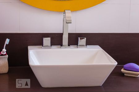 Casa à venda com 250m², 3 quartos e 6 vagasBanheiro - Torneira