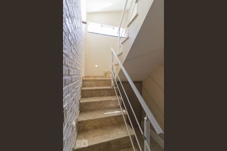 Casa à venda com 250m², 3 quartos e 6 vagasEscada