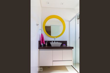 Casa à venda com 250m², 3 quartos e 6 vagasBanheiro da Suíte 2