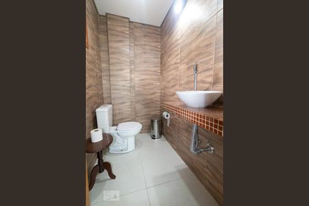 Casa à venda com 210m², 2 quartos e 2 vagasBanheiro