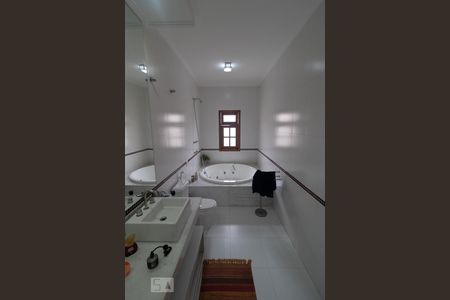 Casa à venda com 210m², 2 quartos e 2 vagasBanheiro da Suíte