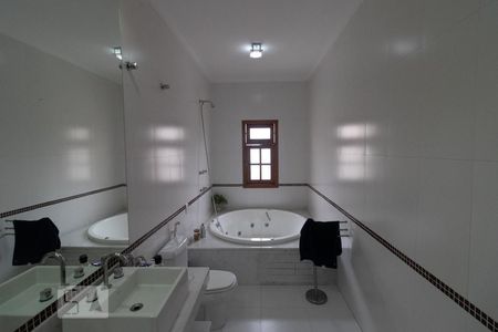 Casa à venda com 210m², 2 quartos e 2 vagasBanheiro da Suíte