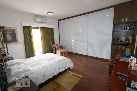 Casa à venda com 210m², 2 quartos e 2 vagasSuíte 