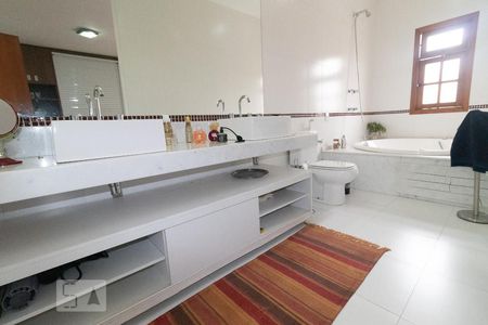 Casa à venda com 210m², 2 quartos e 2 vagasBanheiro da Suíte