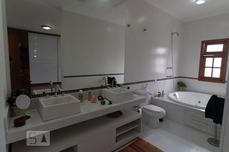 Casa à venda com 210m², 2 quartos e 2 vagasDetalhe do Banheiro da Suite