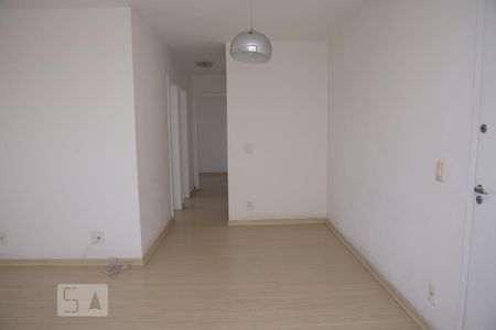 Sala de apartamento para alugar com 3 quartos, 74m² em Taquara, Rio de Janeiro