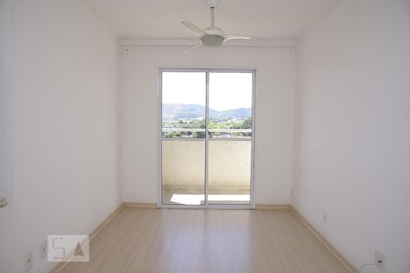 Sala de apartamento para alugar com 3 quartos, 74m² em Taquara, Rio de Janeiro