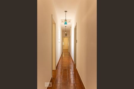 Casa à venda com 385m², 5 quartos e 6 vagasCorredor