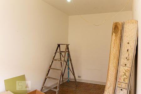 Casa à venda com 385m², 5 quartos e 6 vagasQuarto de Serviço