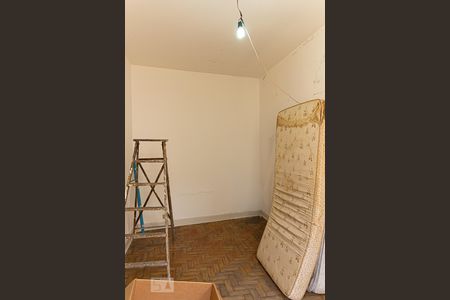 Casa à venda com 385m², 5 quartos e 6 vagasQuarto de Serviço