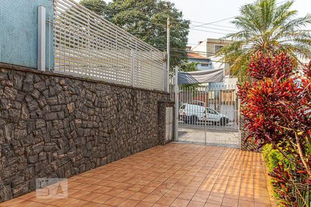 Casa à venda com 385m², 5 quartos e 6 vagasQuintal da Frente