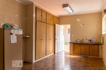 Casa à venda com 385m², 5 quartos e 6 vagasCozinha