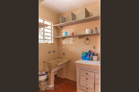 Casa à venda com 385m², 5 quartos e 6 vagasÁrea de Serviço