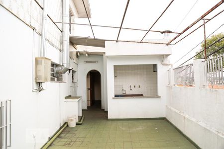 Casa à venda com 166m², 4 quartos e 3 vagas Casa à venda com 166m², 4 quartos e 3 vagasQuintal