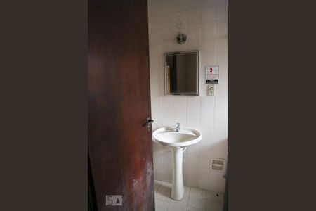 Casa à venda com 166m², 4 quartos e 3 vagas Casa à venda com 166m², 4 quartos e 3 vagasBanheiro de Serviço