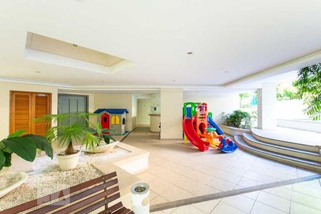 Apartamento à venda com 128m², 2 quartos e 2 vagas Apartamento à venda com 128m², 2 quartos e 2 vagasÁrea Comum - Playground