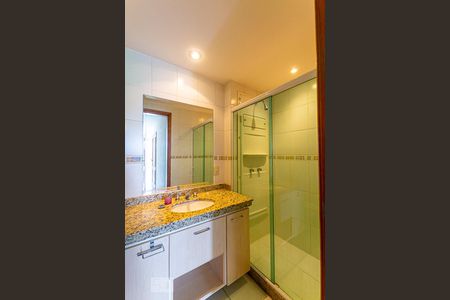 Apartamento à venda com 128m², 2 quartos e 2 vagas Apartamento à venda com 128m², 2 quartos e 2 vagasBanheiro da Suíte 2