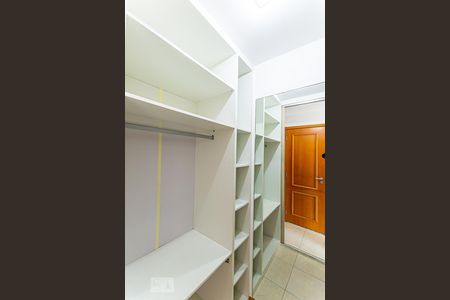 Apartamento à venda com 128m², 2 quartos e 2 vagas Apartamento à venda com 128m², 2 quartos e 2 vagasCloset da Suite 1