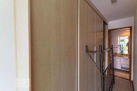 Apartamento à venda com 128m², 2 quartos e 2 vagas Apartamento à venda com 128m², 2 quartos e 2 vagasArmário