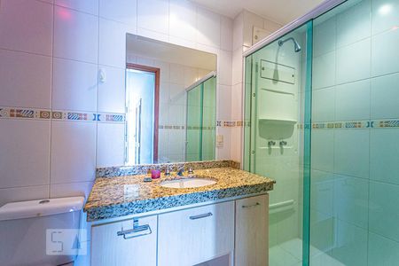 Apartamento à venda com 128m², 2 quartos e 2 vagas Apartamento à venda com 128m², 2 quartos e 2 vagasBanheiro da Suíte 2