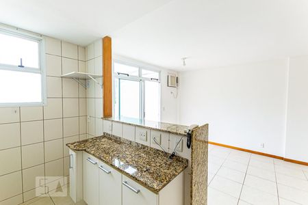 Apartamento à venda com 128m², 2 quartos e 2 vagas Apartamento à venda com 128m², 2 quartos e 2 vagasCozinha