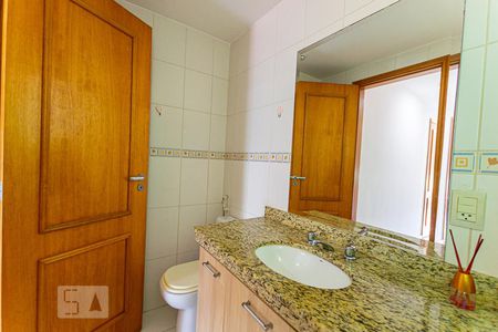Apartamento à venda com 128m², 2 quartos e 2 vagas Apartamento à venda com 128m², 2 quartos e 2 vagasBanheiro da Suite 1
