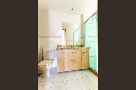 Apartamento à venda com 128m², 2 quartos e 2 vagas Apartamento à venda com 128m², 2 quartos e 2 vagasBanheiro da Suite 1