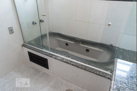 Casa à venda com 128m², 3 quartos e 4 vagasBanheira