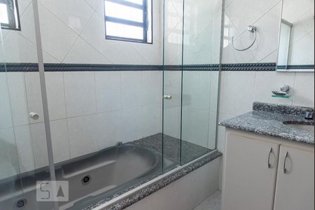 Casa à venda com 128m², 3 quartos e 4 vagasBanheiro da suíte 1