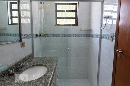 Casa à venda com 128m², 3 quartos e 4 vagasBanheiro da suíte 2