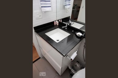 Banheiro de kitnet/studio à venda com 1 quarto, 40m² em República, São Paulo