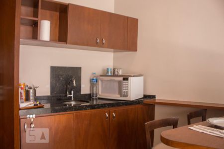 Cozinha de apartamento para alugar com 1 quarto, 50m² em Barra da Tijuca, Rio de Janeiro