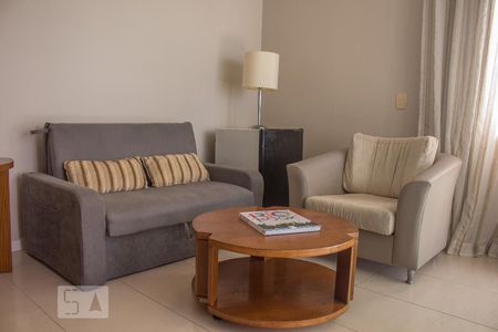 Sala de apartamento para alugar com 1 quarto, 50m² em Barra da Tijuca, Rio de Janeiro
