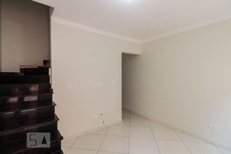 Sala  de casa de condomínio para alugar com 2 quartos, 86m² em Chácara Seis de Outubro, São Paulo