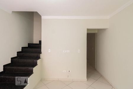 Sala  de casa de condomínio para alugar com 2 quartos, 86m² em Chácara Seis de Outubro, São Paulo