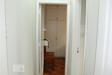 Corredor de apartamento para alugar com 1 quarto, 41m² em Laranjeiras, Rio de Janeiro