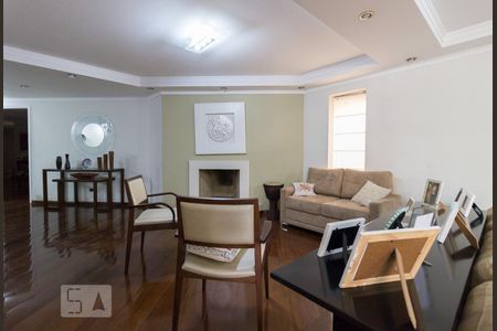 Apartamento à venda com 280m², 4 quartos e 4 vagas Apartamento à venda com 280m², 4 quartos e 4 vagasSala de Estar