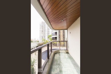 Apartamento à venda com 280m², 4 quartos e 4 vagas Apartamento à venda com 280m², 4 quartos e 4 vagasVaranda 2