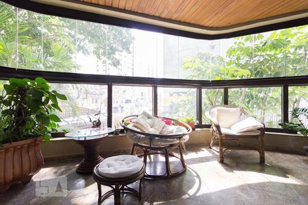 Apartamento à venda com 280m², 4 quartos e 4 vagas Apartamento à venda com 280m², 4 quartos e 4 vagasVaranda 1