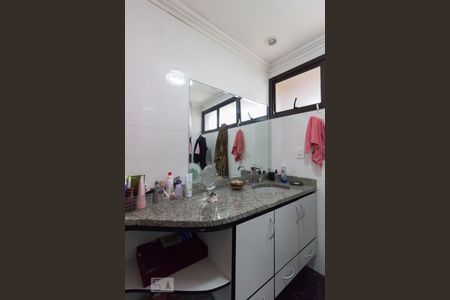 Apartamento à venda com 280m², 4 quartos e 4 vagas Apartamento à venda com 280m², 4 quartos e 4 vagasBanheiro