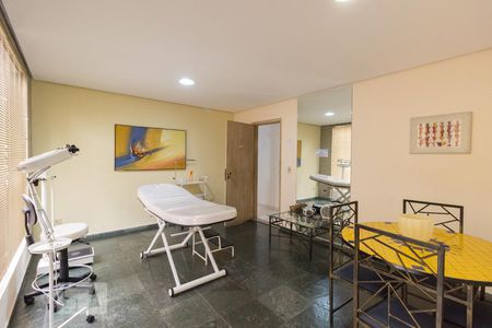 Apartamento à venda com 280m², 4 quartos e 4 vagas Apartamento à venda com 280m², 4 quartos e 4 vagasSalão de SPA